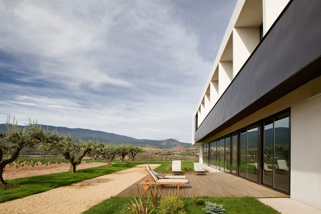 Vista exterior Hotel Bodega Finca de los Arandinos, en La Rioja