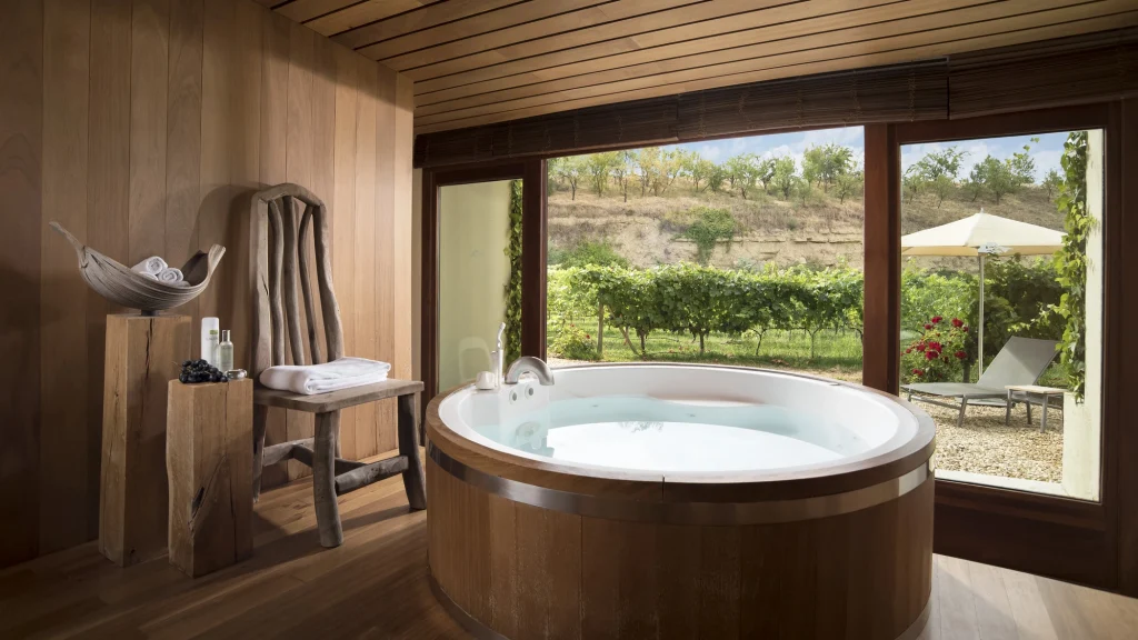 Jacuzzi SPA Vinothérapie Caudalie Marqués de Riscal, en Elciego, Rioja Alavesa
