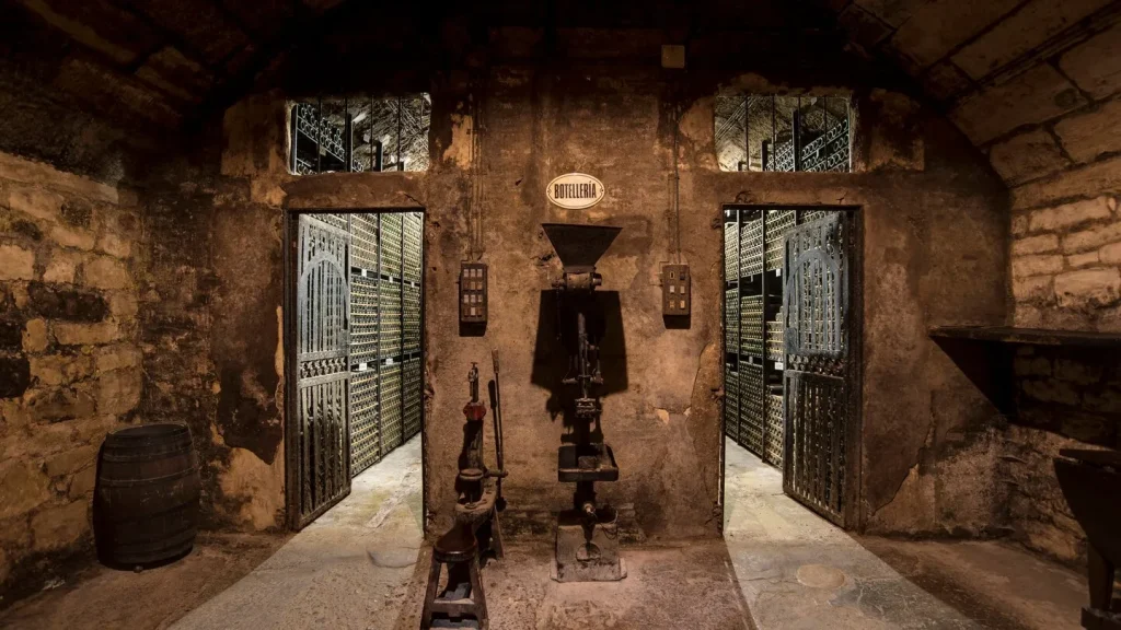 Entrada a La Catedral de antigua bodega de Marqués de Riscal, en Elciego, Rioja Alavesa