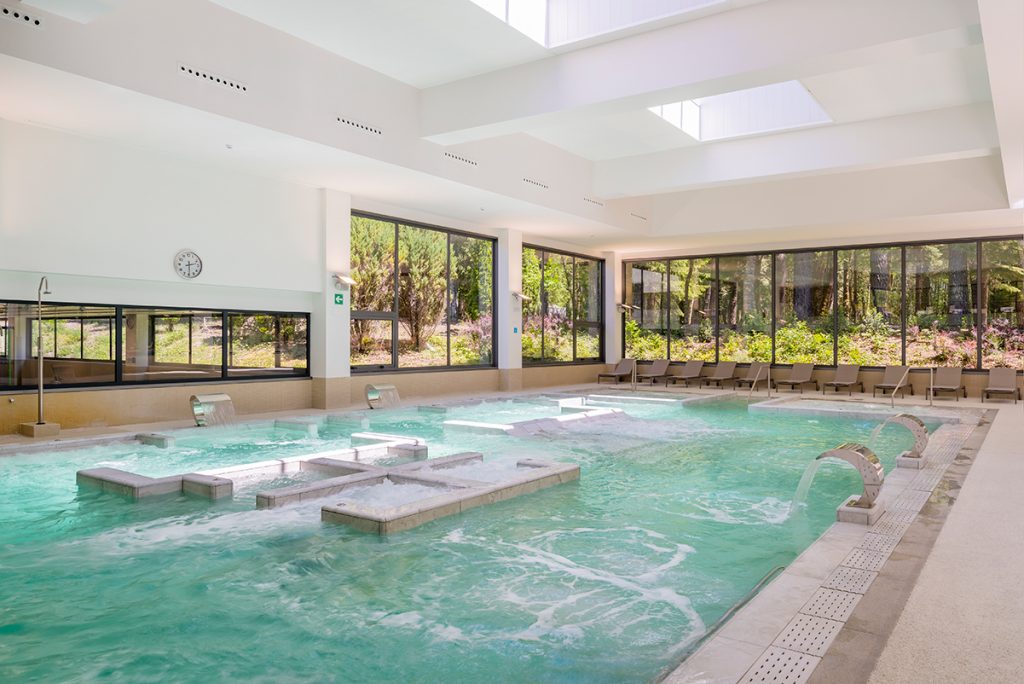 Piscina termal de Gran hotel balneario de Guitiriz, en Lugo