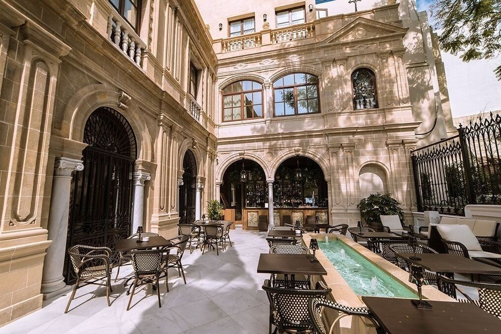 Terraza de Hotel Casa Palacio María Luisa, en Jerez de la Frontera, Cádiz