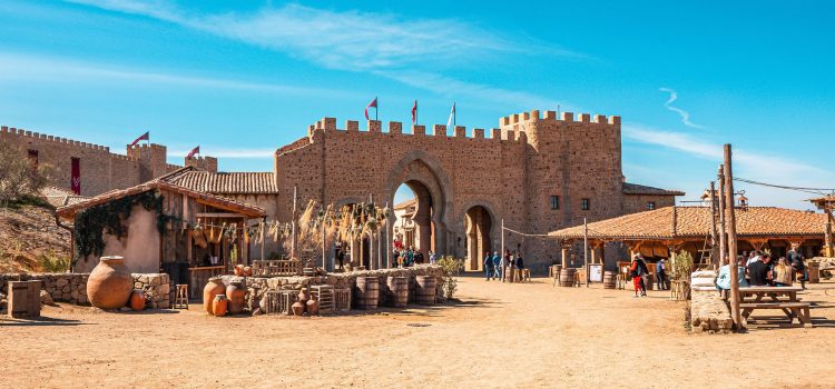 Puy du Fou Toledo, una guía completa donde revivir la historia de España en un parque temático único Poblado El Arrabal, Puy du Fou Toledo