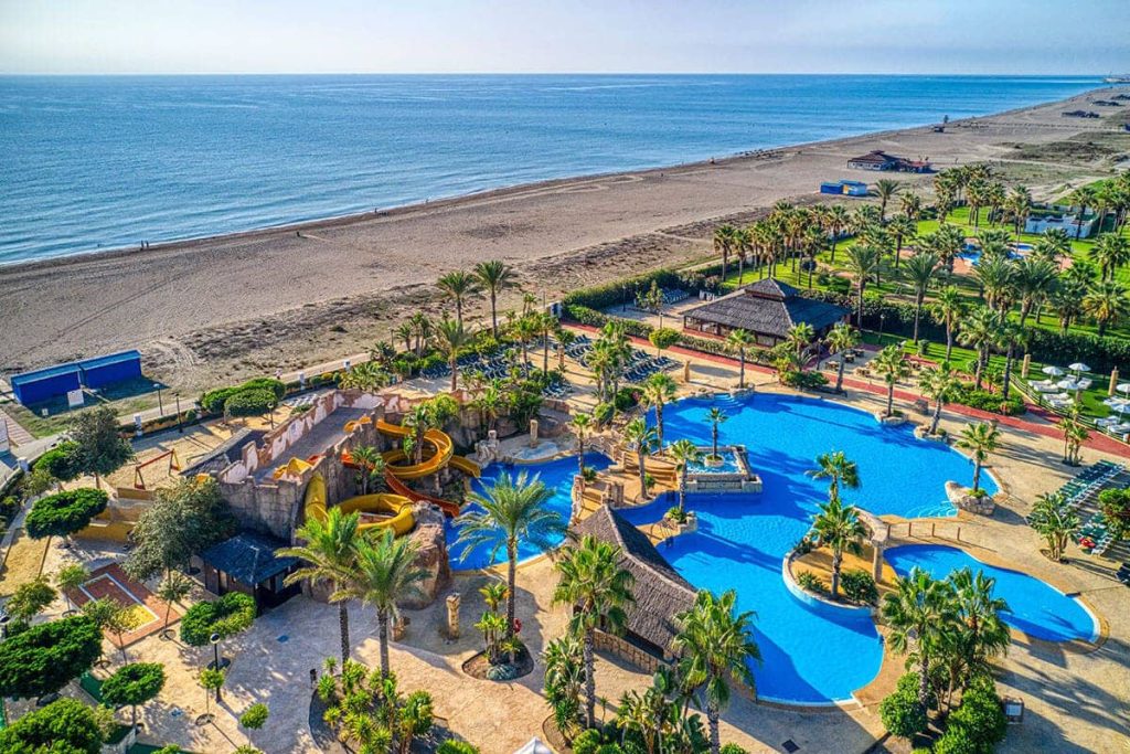 Vista de piscina de Hotel Playa Zimbali, en Vera Playa, Almería