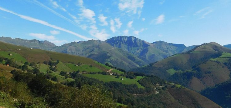 Los 6 mejores balnearios de Cantabria para desconectar rodeados de naturaleza Panorámica de los valles pasiegos, Cantabria