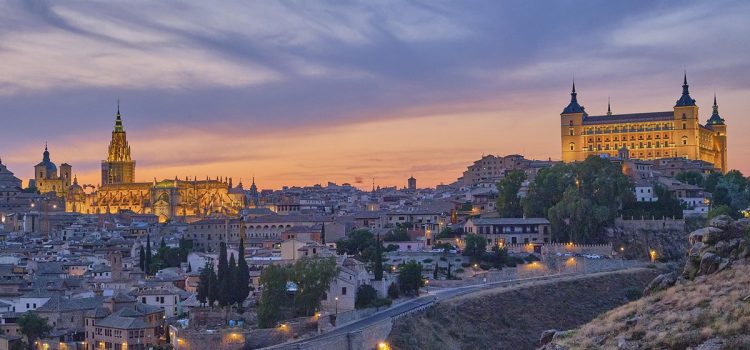 Los 10 hoteles de Toledo con más encanto para una escapada inolvidable Panorámica de Toledo al atardecer