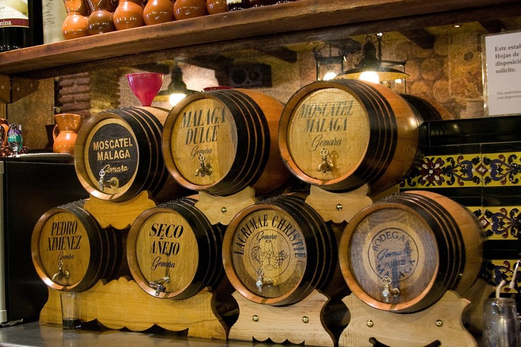 Barriles de vino en Casa de Guarda de Málaga