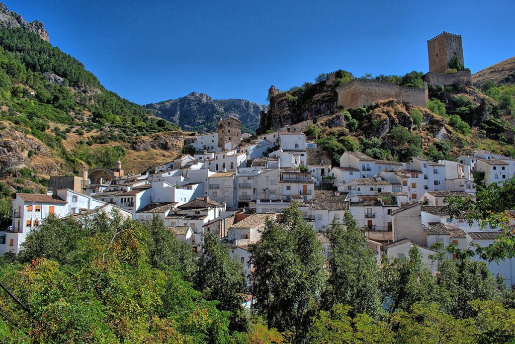 Panorámica de Cazorla y su castillo, en Jaén