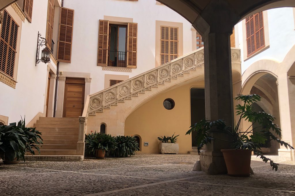 Patio interior de casa señorial en Palma de Mallorca